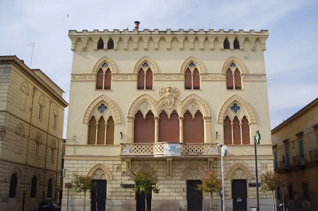 By Pierluigi Falcone - Pierluigi Falcone, Public Domain, https://commons.wikimedia.org/w/index.php?curid=5140175 Палаццо Манфреди рестораны Рима